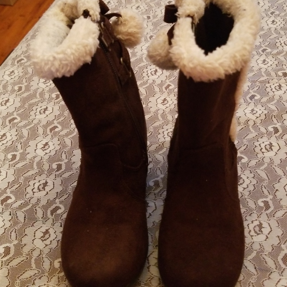 Toddler Girls Brown & white Suede Boots